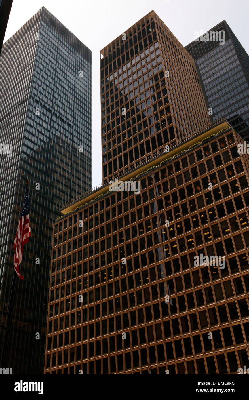 Gratte-ciel géant de la ville de New York représentant les entreprises Banque D'Images