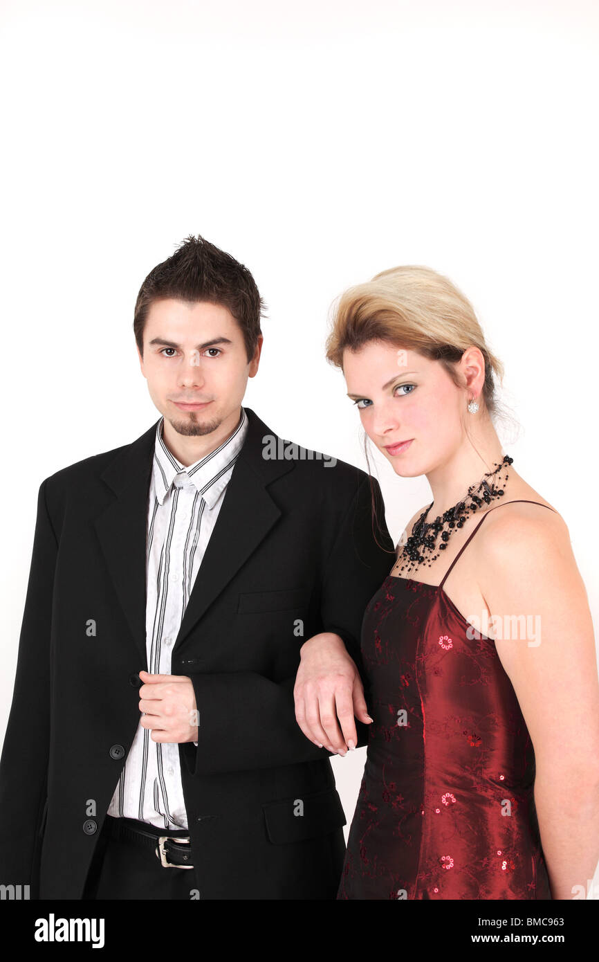 Portrait de jeune couple élégant avec les bras liés, studio shot Banque D'Images