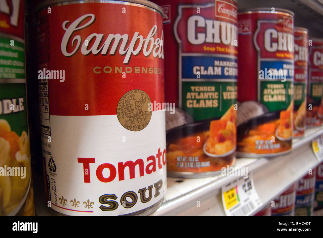 Boîtes de Campbell's Soup sont vus dans un supermarché de New York Banque D'Images