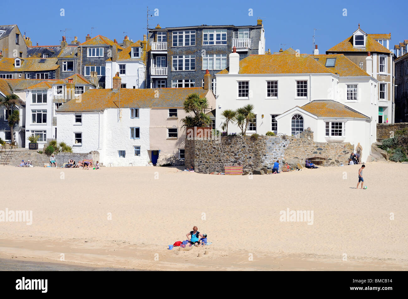 Une scène paisible dans le port, plage à St Ives, Cornwall.,uk Banque D'Images