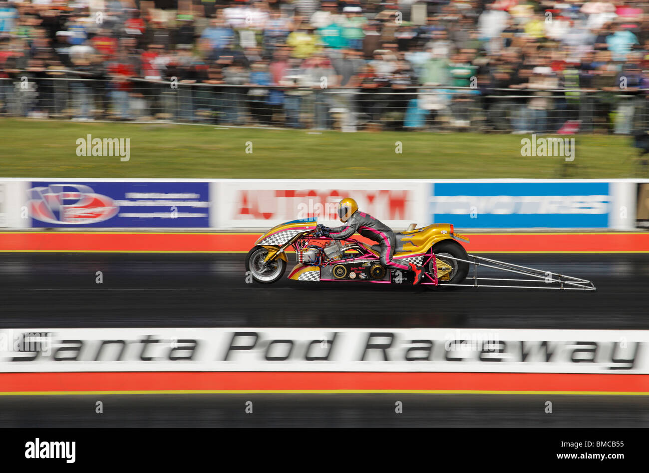 Dragster funny bike riden par Robert Brooks à Santa Pod. Banque D'Images