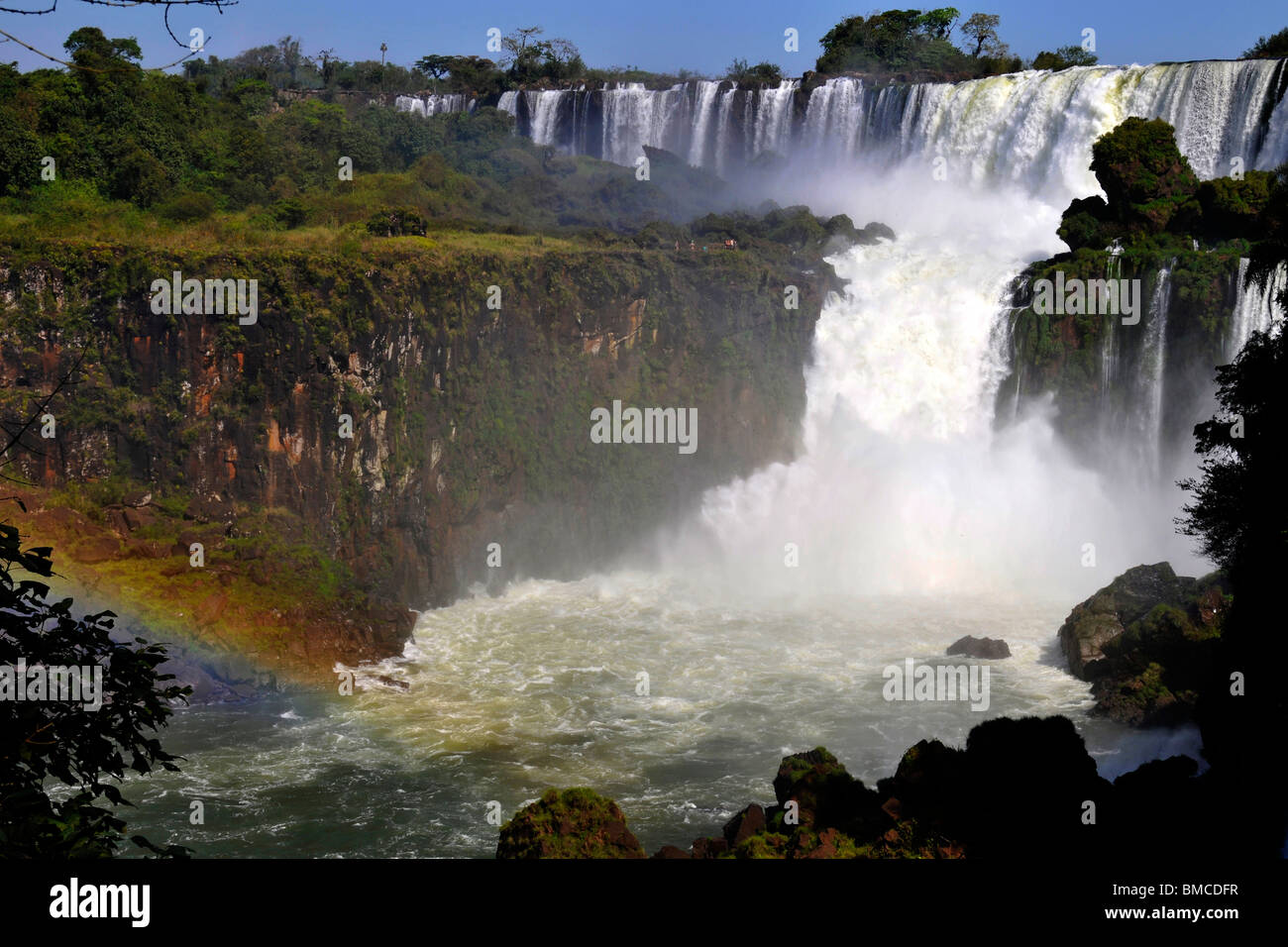 Salto San Martin et arc-en-ciel, Iguassu Falls, parc national de l'Iguazu, Puerto Iguazu, Argentine Banque D'Images