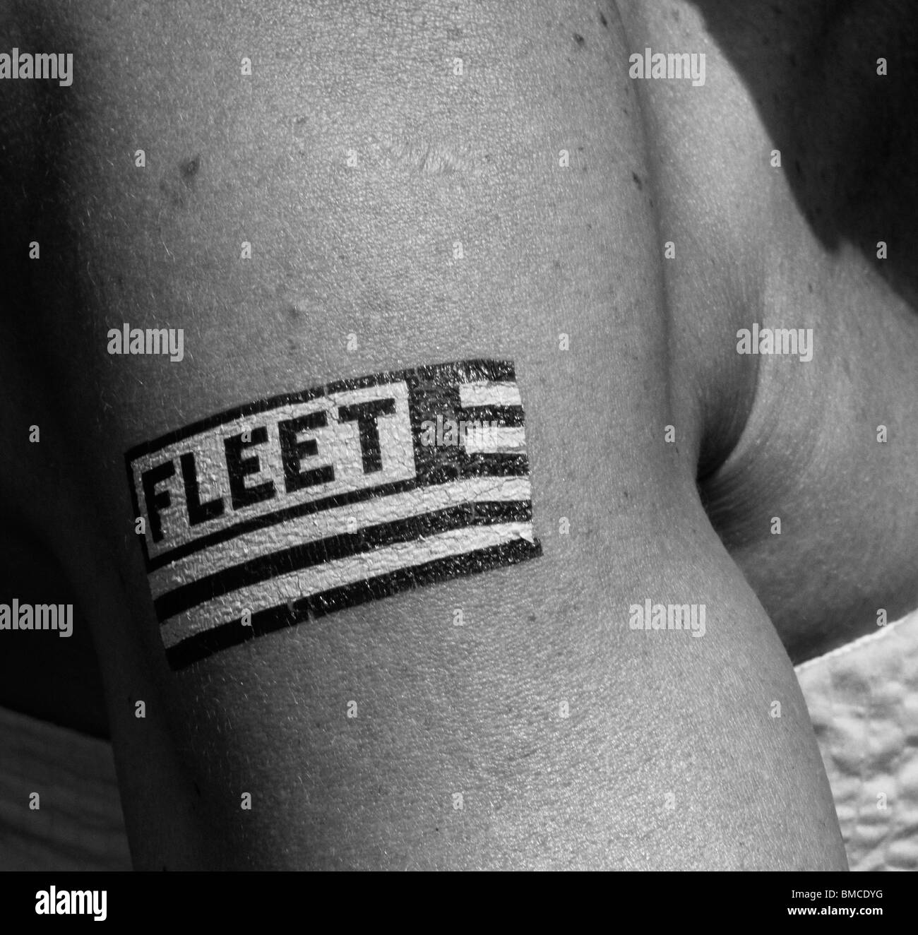 La Fleet Week femme porte la pâte sur le tatouage de la Fleet Week à New York, Manhattan USA Banque D'Images