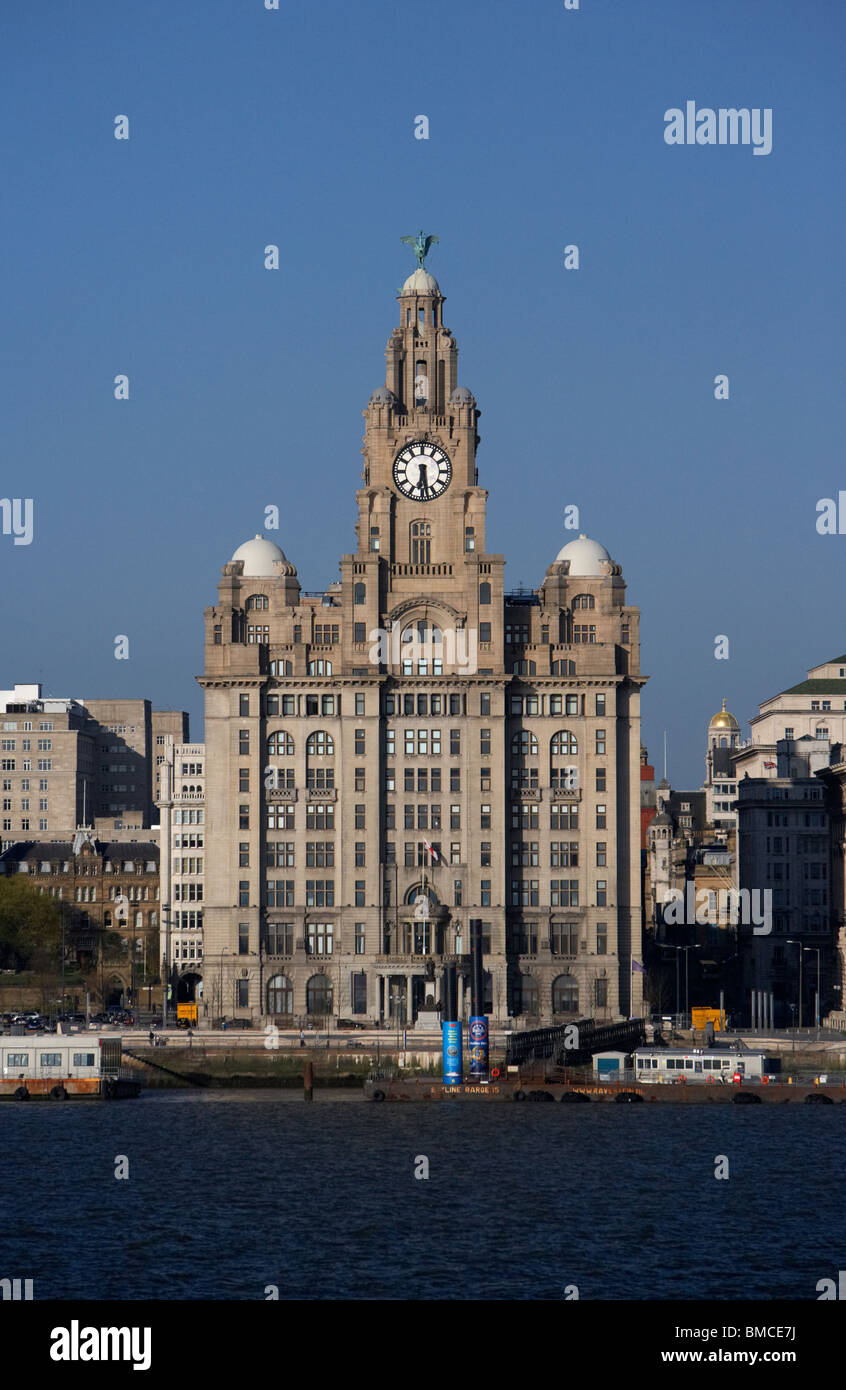 Le Royal Liver Building sur le front de mer de Liverpool Merseyside England uk du littoral Banque D'Images