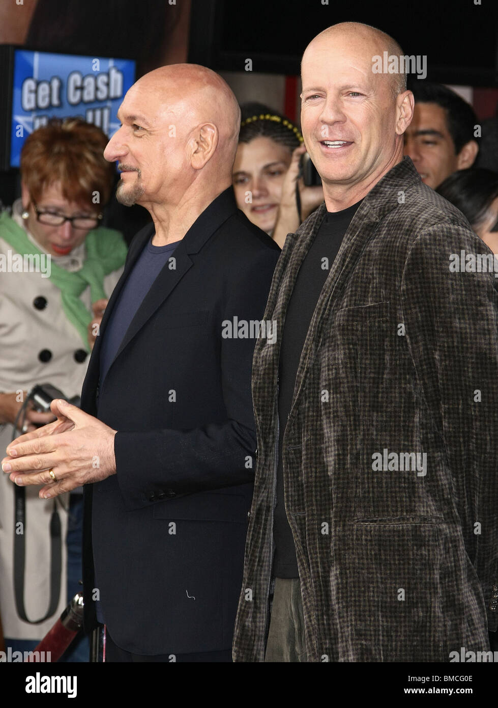 SIR BEN KINGSLEY BRUCE WILLIS Sir Ben Kingsley honoré avec une étoile sur le Hollywood Walk of Fame HOLLYWOOD LOS ANGELES CA 27 Banque D'Images