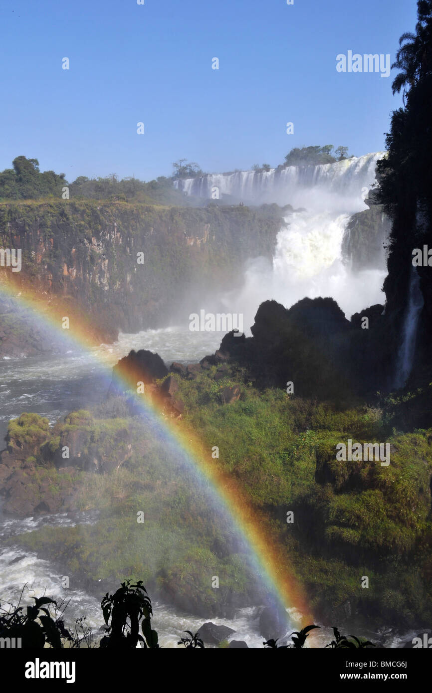 Salto San Martin et arc-en-ciel, Iguassu Falls, parc national de l'Iguazu, Puerto Iguazu, Argentine Banque D'Images