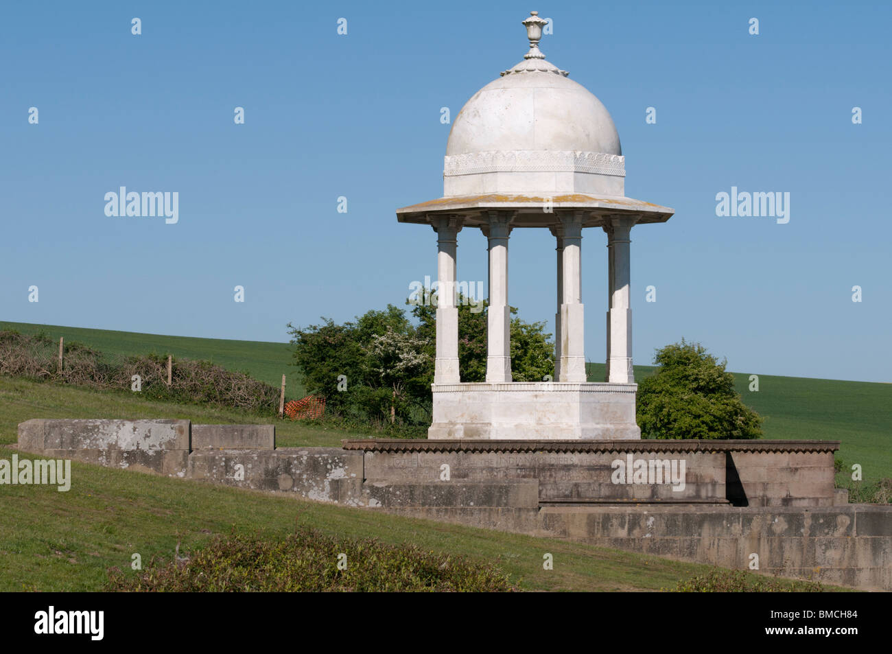 Angleterre, Royaume-Uni - l'Chattri est dédié à la mémoire des soldats indiens qui ont combattu dans la Première Guerre mondiale. Banque D'Images