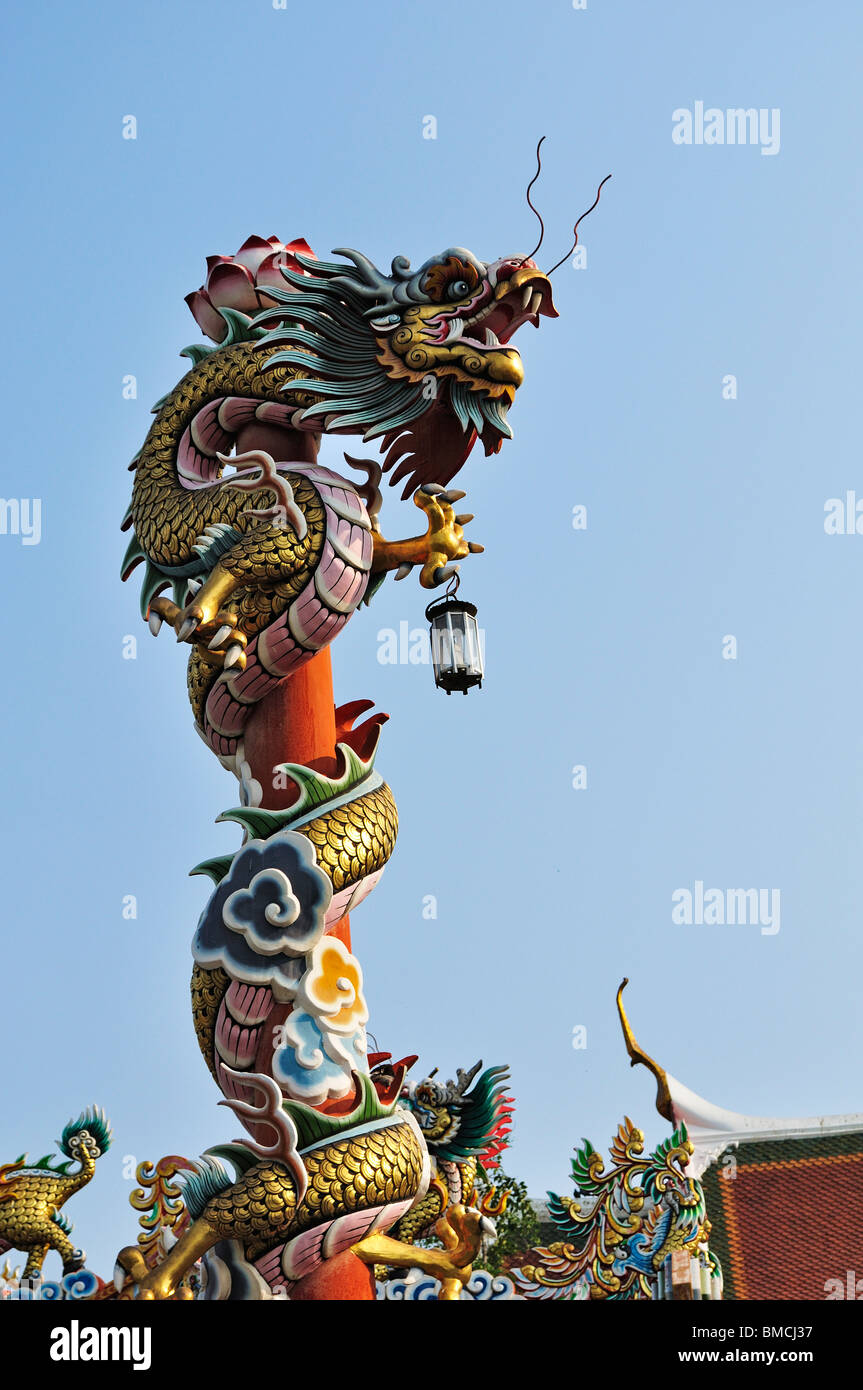 Détail architectural de Dragon, Wat Phanan Choeng, Ayutthaya, Thaïlande Banque D'Images