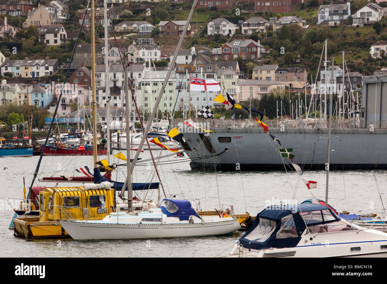 Royaume-uni, Angleterre, Devon, Dartmouth, HMS Kent, Type 23 Frégate sur River Dart Banque D'Images