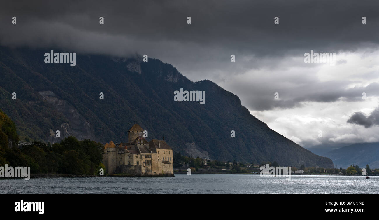 Château de Chillon (Château de Chillon) sur les rives du lac de Genève, Suisse. Banque D'Images