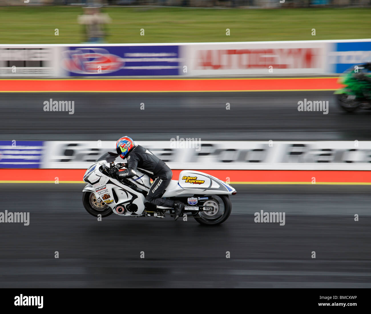 Super Street drag bike à Santa Pod, monté par Scott Baldwin. Banque D'Images