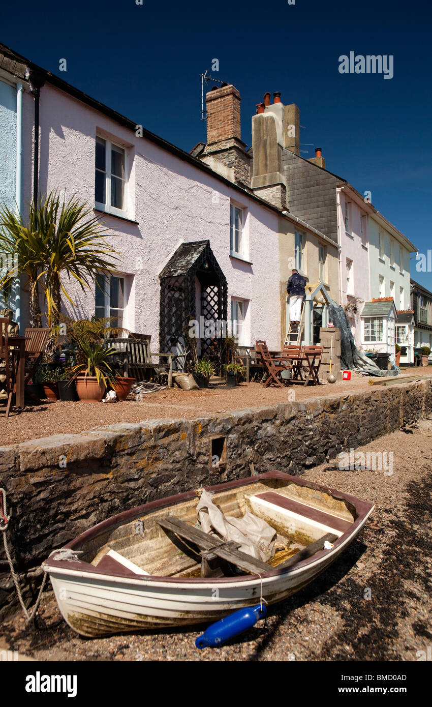 Royaume-uni, Angleterre, Devon, Dittisham, maisons peintes de couleurs vives riverside sur le quai Banque D'Images