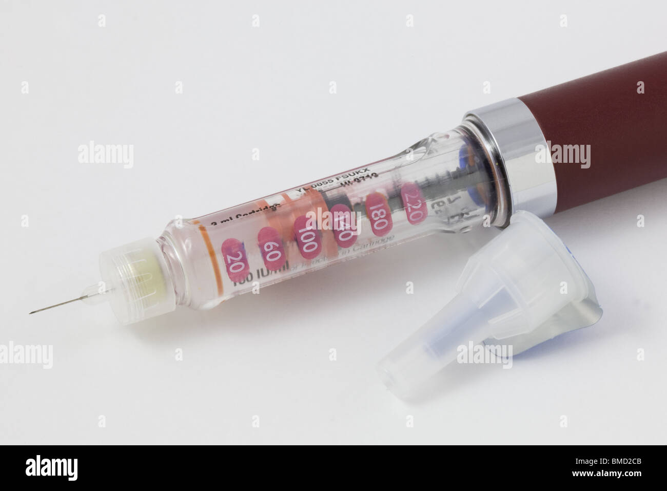 Un stylo à insuline diabétiques sur fond blanc Banque D'Images