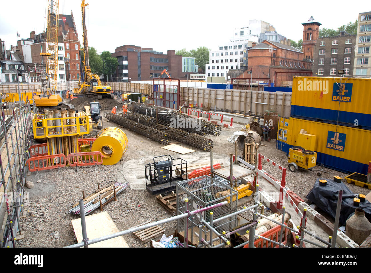 Site de construction traverse près de Centre Point, Londres Banque D'Images