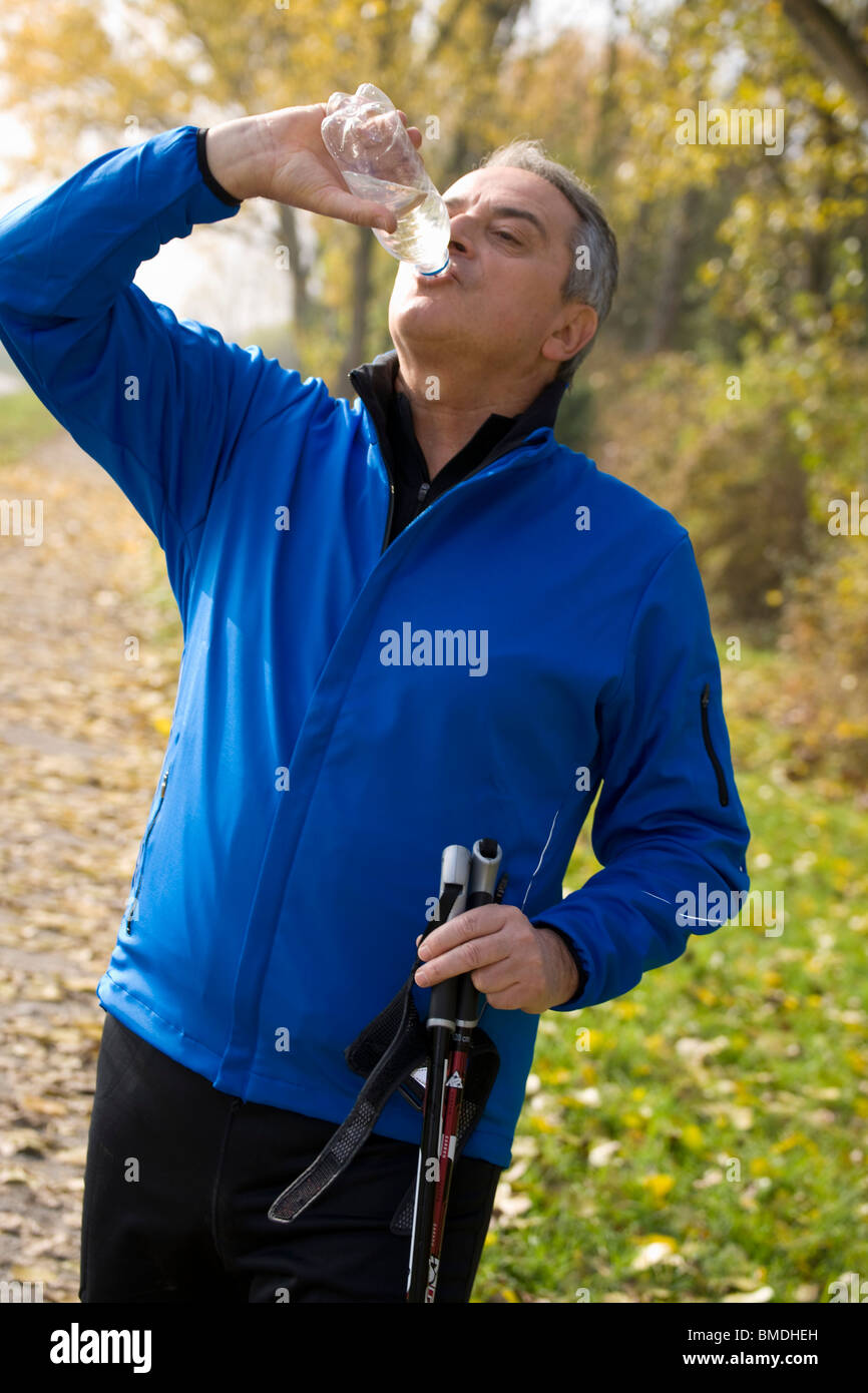 L'eau potable l'homme Banque D'Images