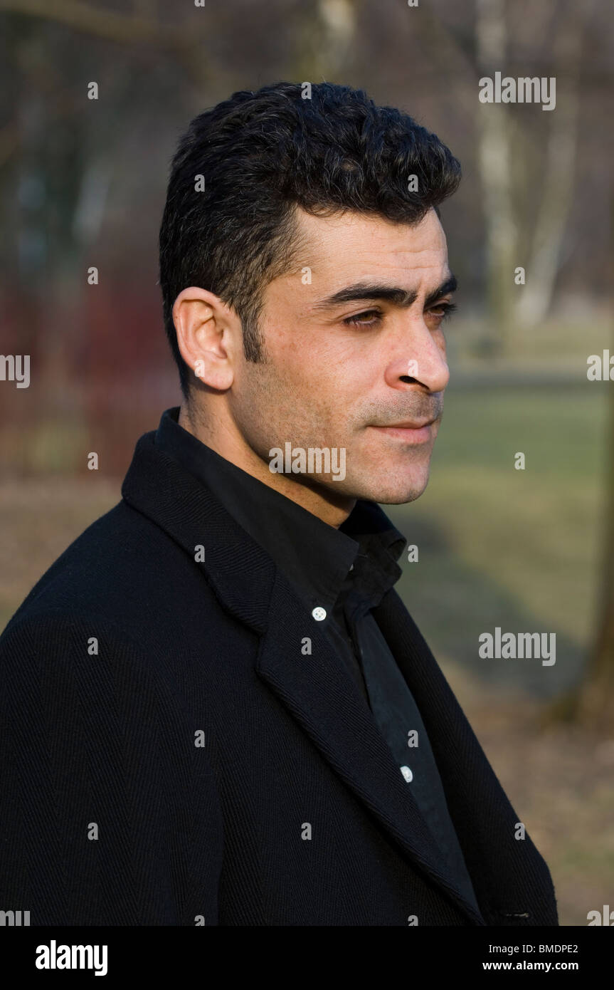 Portrait d'un homme du Moyen-Orient à la suite de Berlin Allemagne Banque D'Images