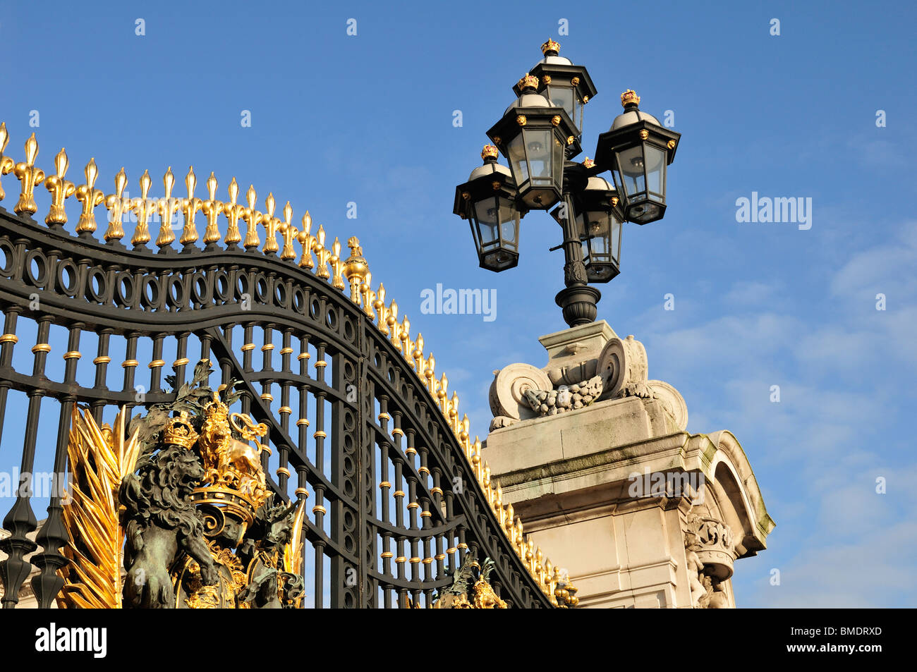 Buckingham Palace Gates, The Mall, Londres, Royaume-Uni Banque D'Images