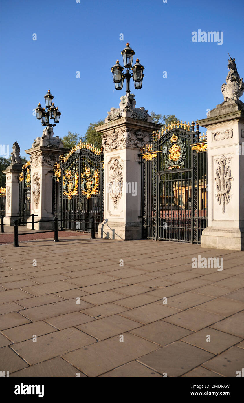 Buckingham Palace Gates, Londres, Royaume-Uni Banque D'Images