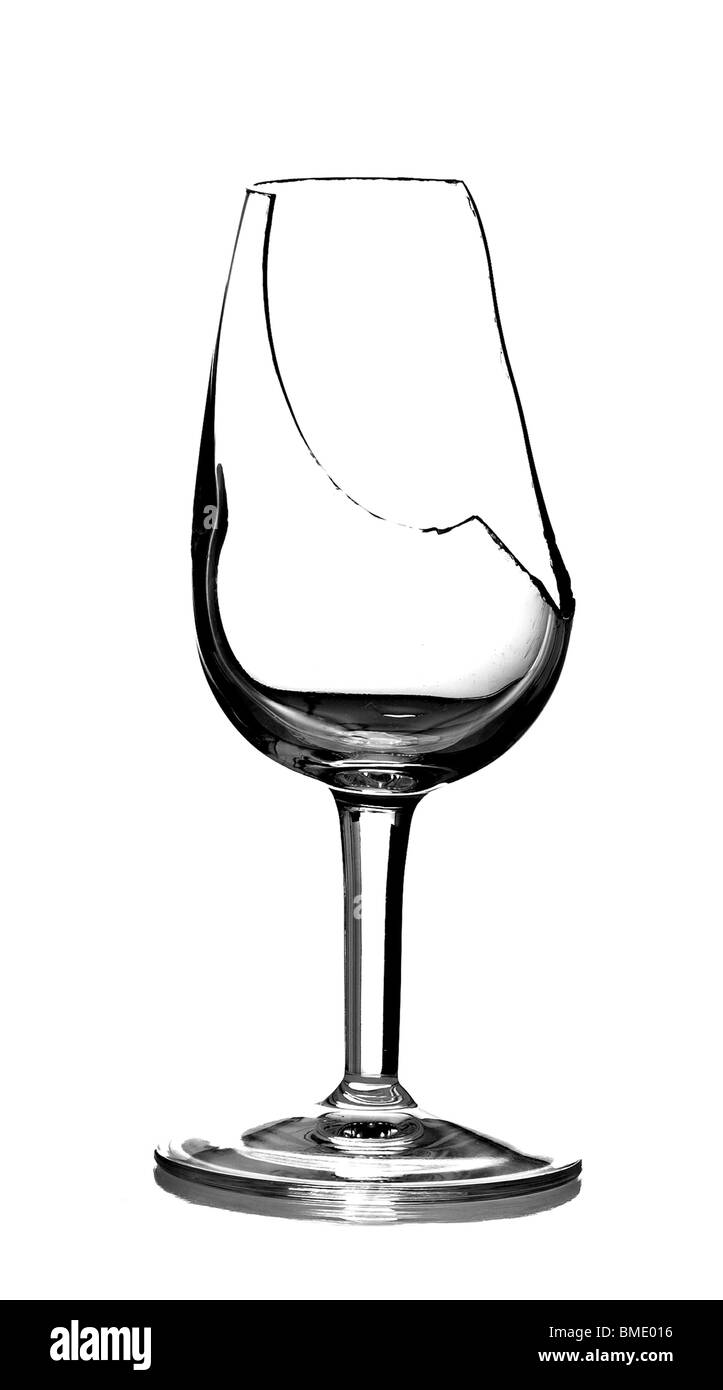 Un verre de sherry, isolé sur un fond blanc, pur. Banque D'Images