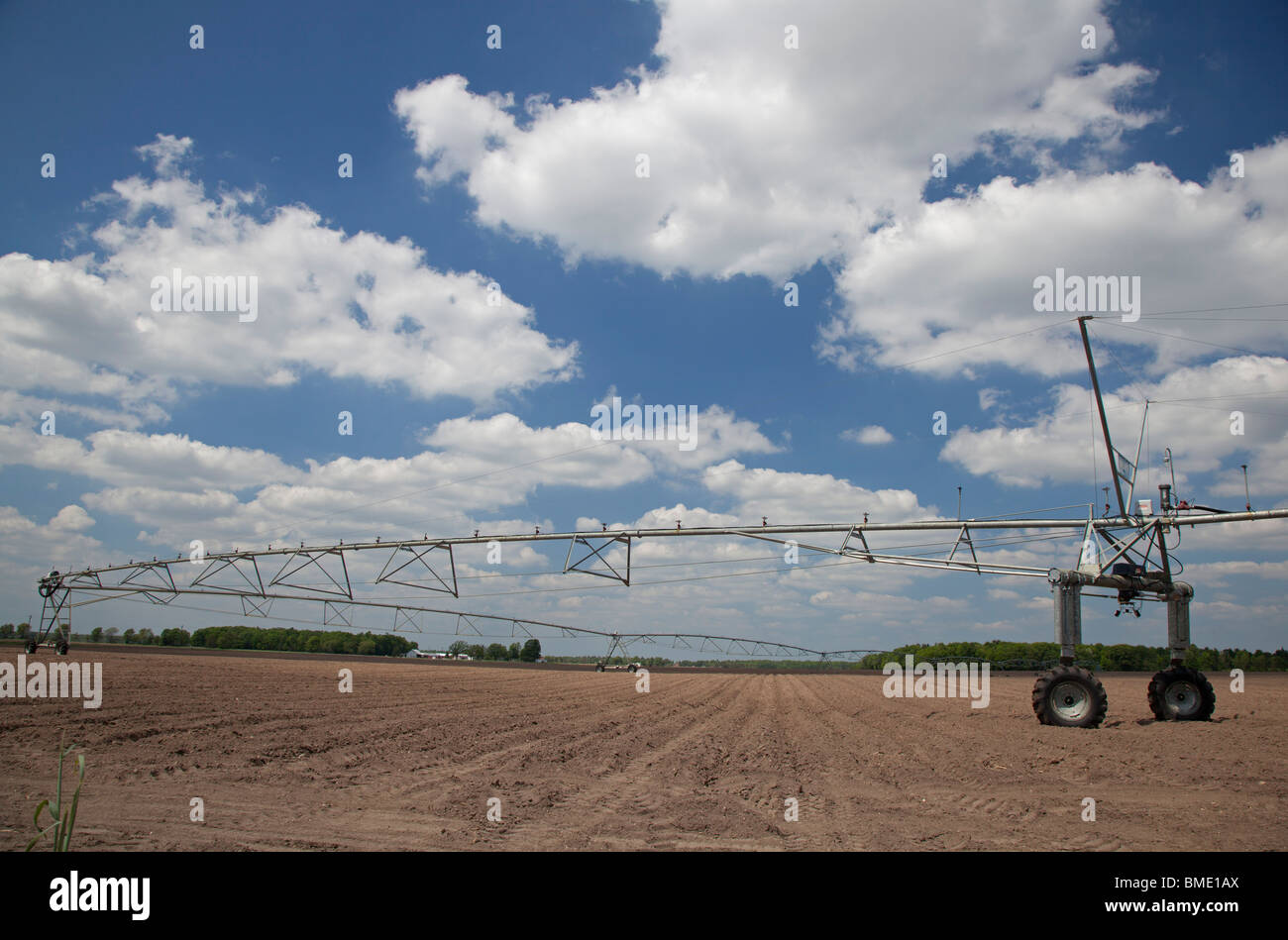 Blanchard, Michigan - Matériel d'irrigation sur une exploitation agricole dans l'ouest du Michigan. Banque D'Images