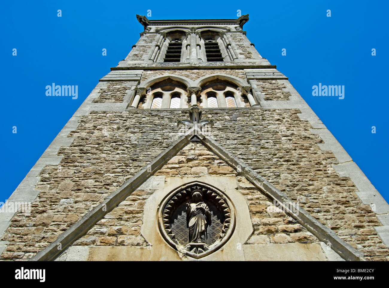 La tour de pierre de l'Église du Christ, à l'est sheen, Surrey, Angleterre, église achevée dans les années 1860 et conçu par sir Arthur blomfield Banque D'Images