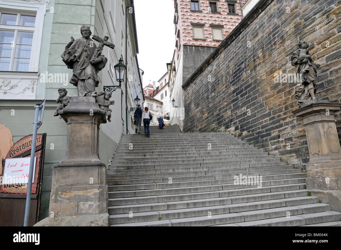 Escalier et sculpture,Praga Prague République tchèque Europa Banque D'Images