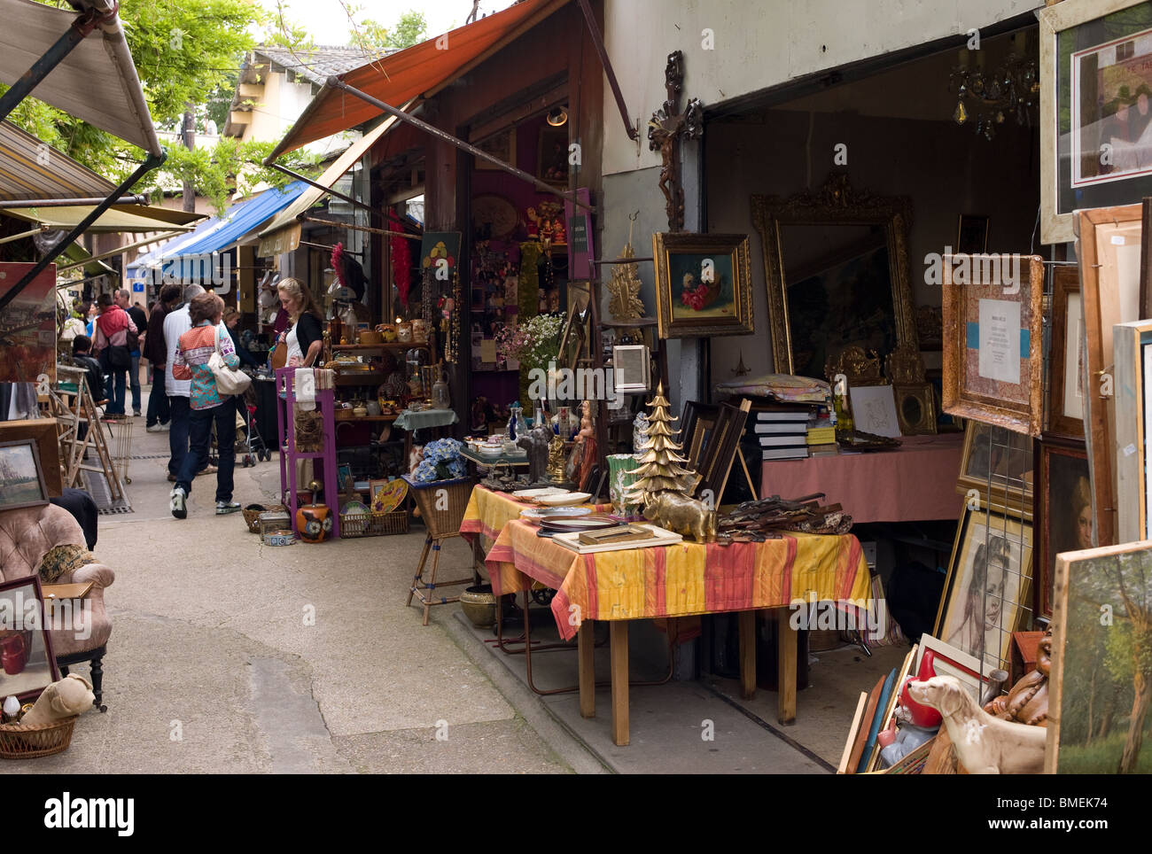 Marché aux puces, PORTE DE Saint-ouen, PARIS, FRANCE Banque D'Images