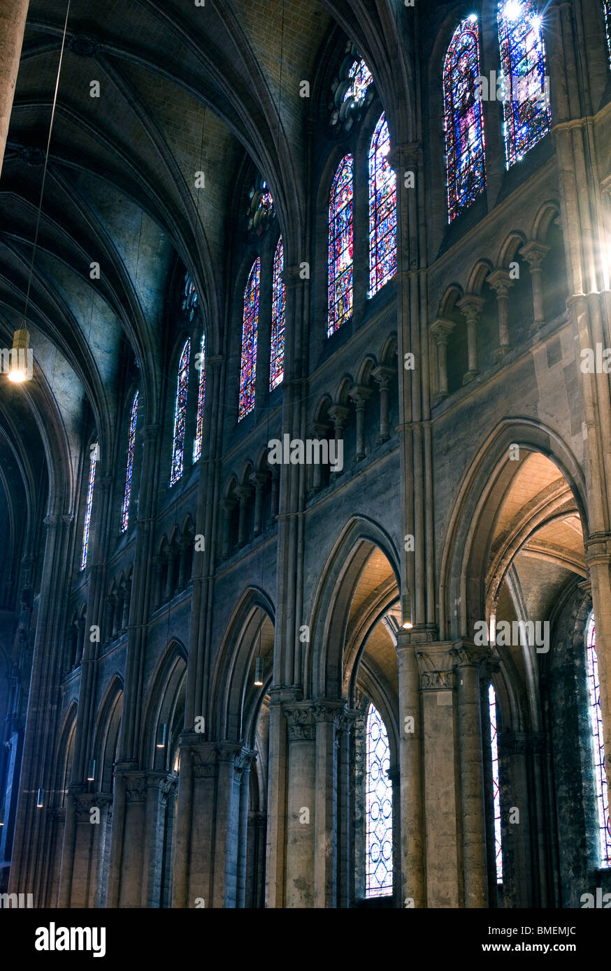 Nef centrale de la cathédrale de Chartres Chartres, France Banque D'Images