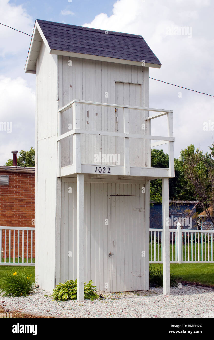 Deux Story Outhouse dans l'Illinois Gay Banque D'Images