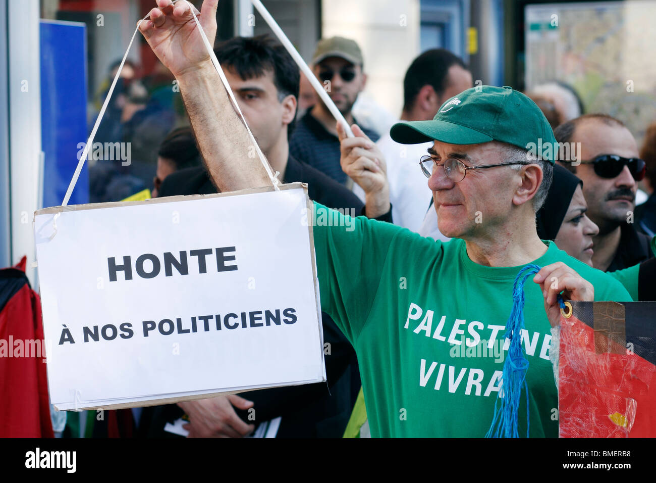 Manifestation à Paris pour soutenir le battant pavillon irlandais Rachel Corrie, transportant de l'aide humanitaire à Gaza. Banque D'Images