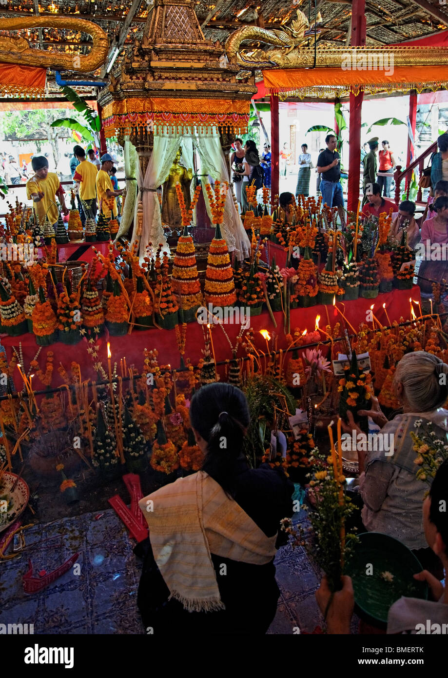 Le Prabang à Wat Mai Suwannaphumaham Banque D'Images