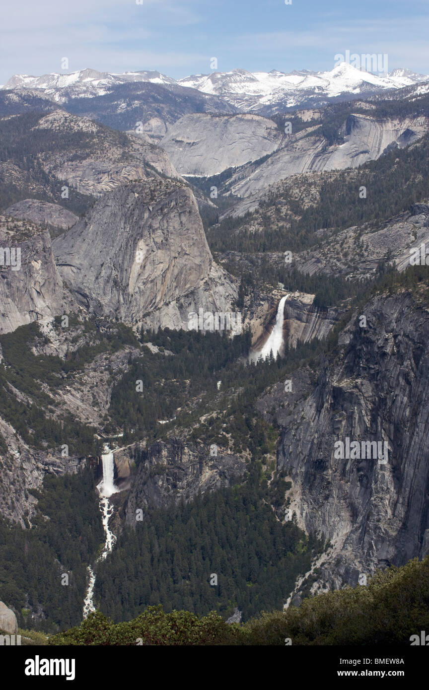 La vallée de Yosemite en Californie, USA prises de Glacier Point Vernal Falls et Nevada avec dans l'image ainsi que demi dôme Banque D'Images