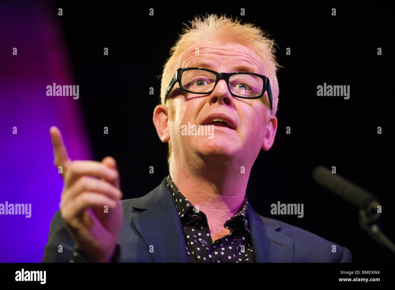 Chris Evans broadcaster parlant sur scène à Hay Festival 2010 Hay-on-Wye Powys Pays de Galles UK Banque D'Images