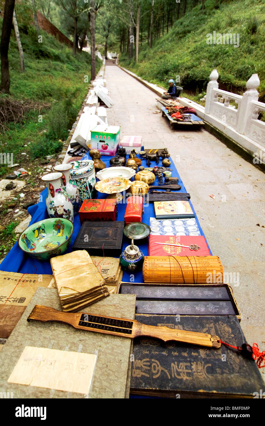 Réplique Antique vendus au stand, Le Mont Wutai, Xinzhou City, province de Shanxi, Chine Banque D'Images