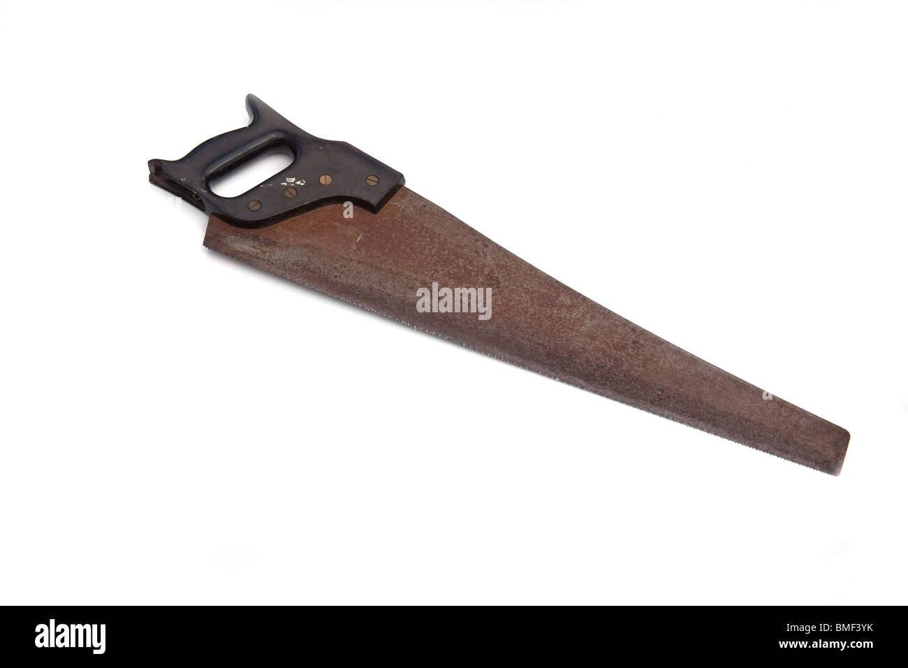 Scie à main panneau isolé sur un fond blanc studio. Banque D'Images