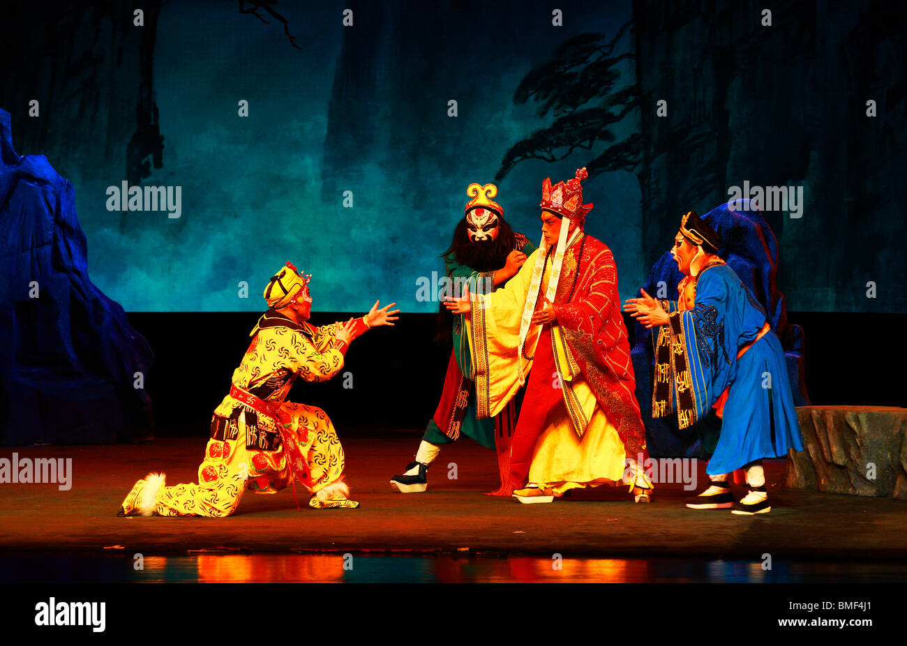 Les artistes interprètes ou exécutants l'exécution de l'opéra de Pékin Voyage à l'Ouest, Pékin, Chine Banque D'Images