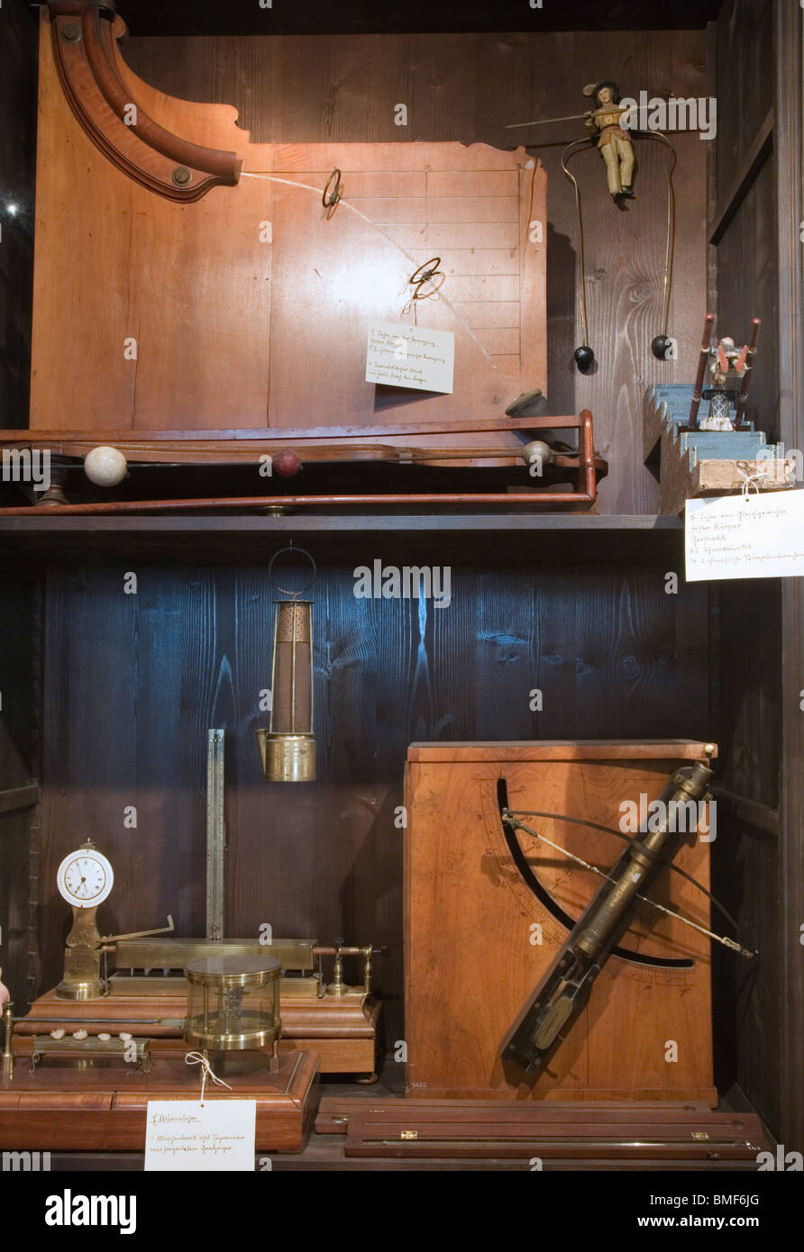 Assortiment de 18 et 19 siècle, outils, instruments et accessoires à l'ancienne, le Deutsches Museum, Munich, Allemagne Banque D'Images