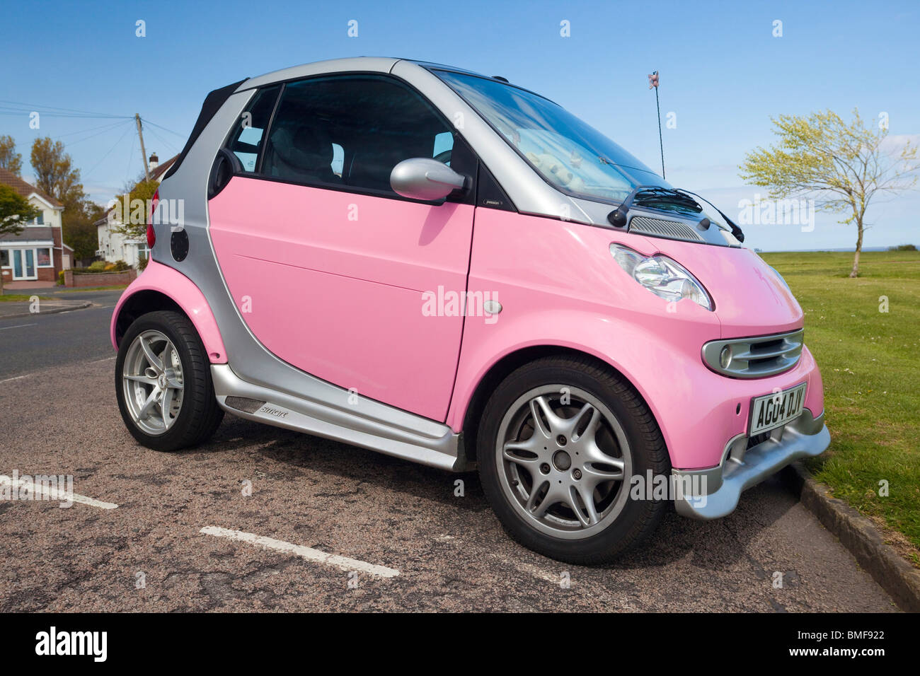 voiture smart rose Banque D'Images