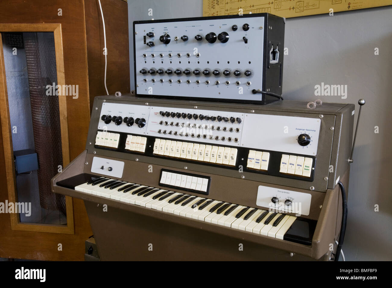 Détails d'un studio d'enregistrement de musique électronique Siemens 1955 Banque D'Images