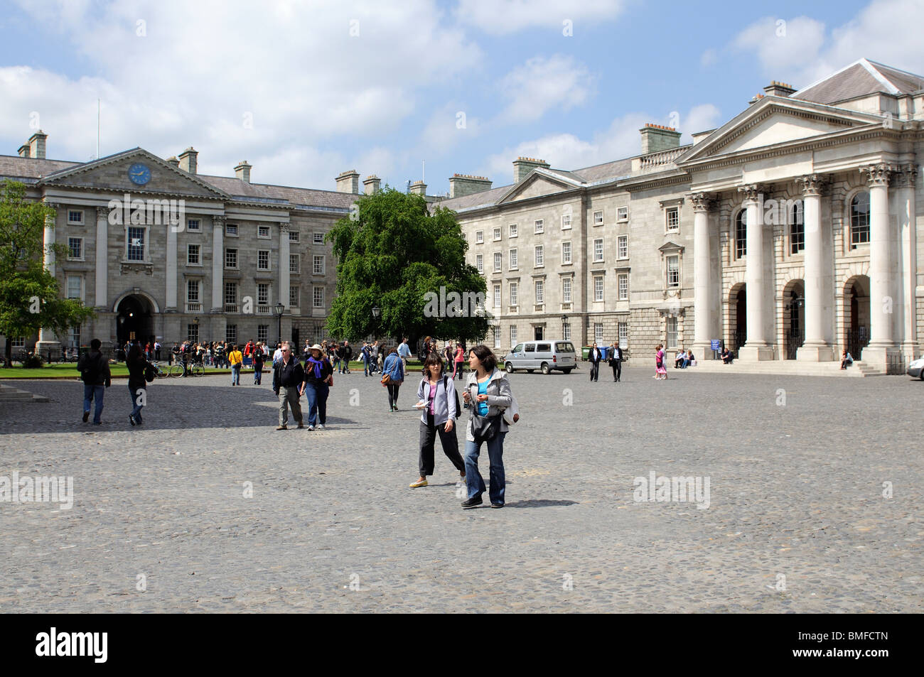 Trinity College de Dublin, Irlande l'Ouest à l'avant & La Chapelle Banque D'Images