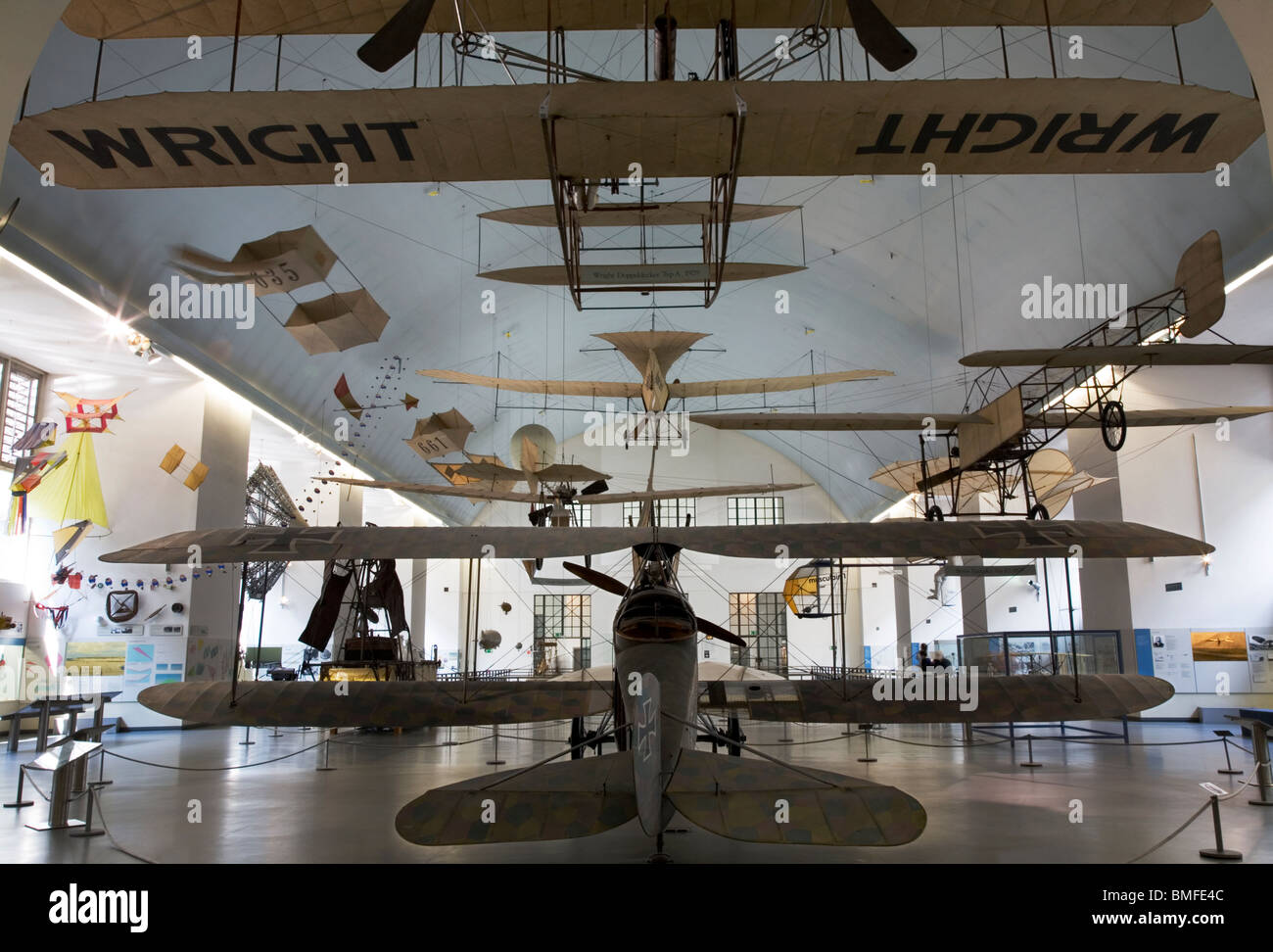 Début des machines volantes avec les frères Wright premier biplan flyer 1902 Kitty Hawk, le Deutsches Museum, Munich, Allemagne Banque D'Images