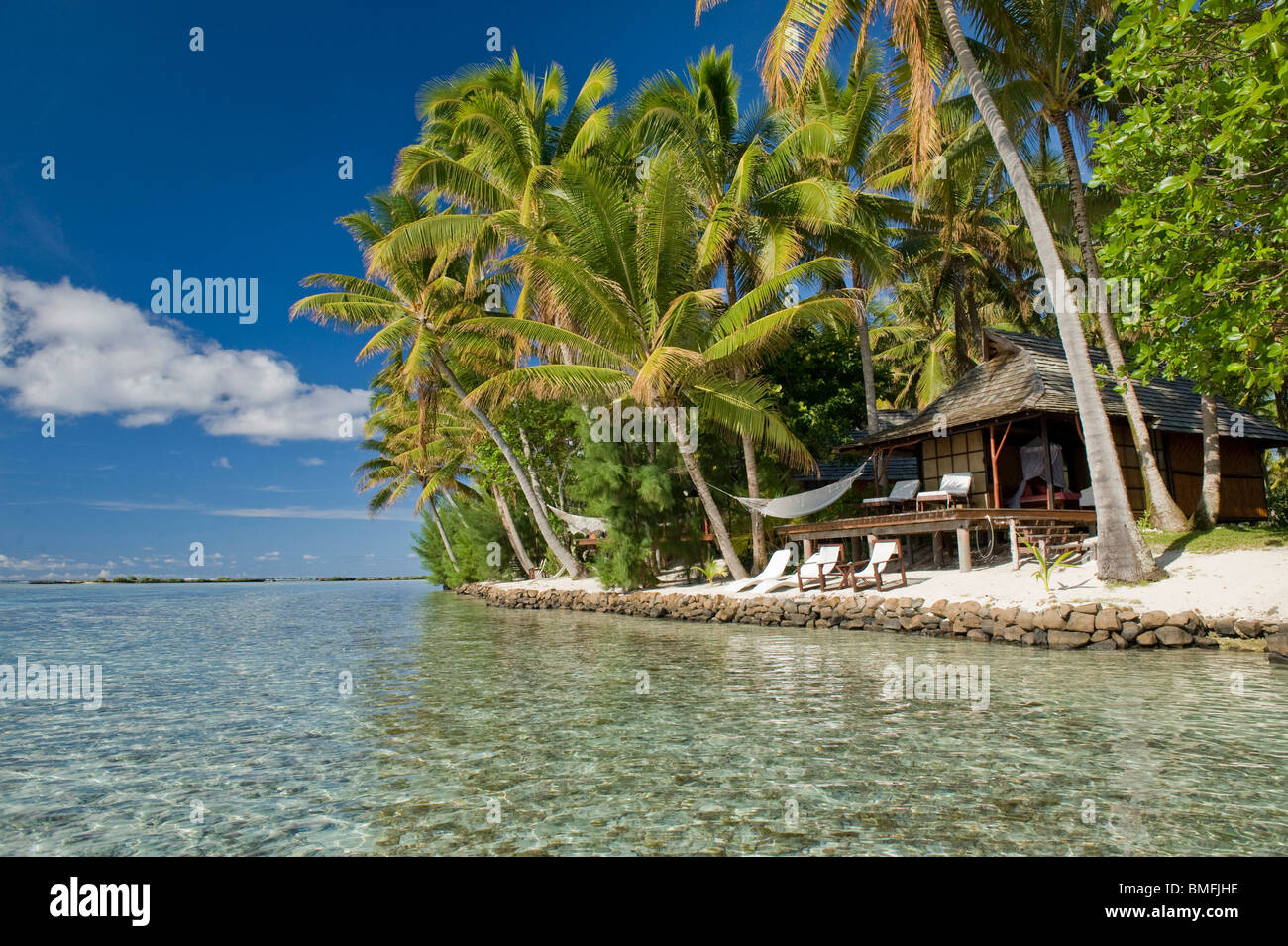 Bungalow plage près de la lagune à Tahiti Banque D'Images