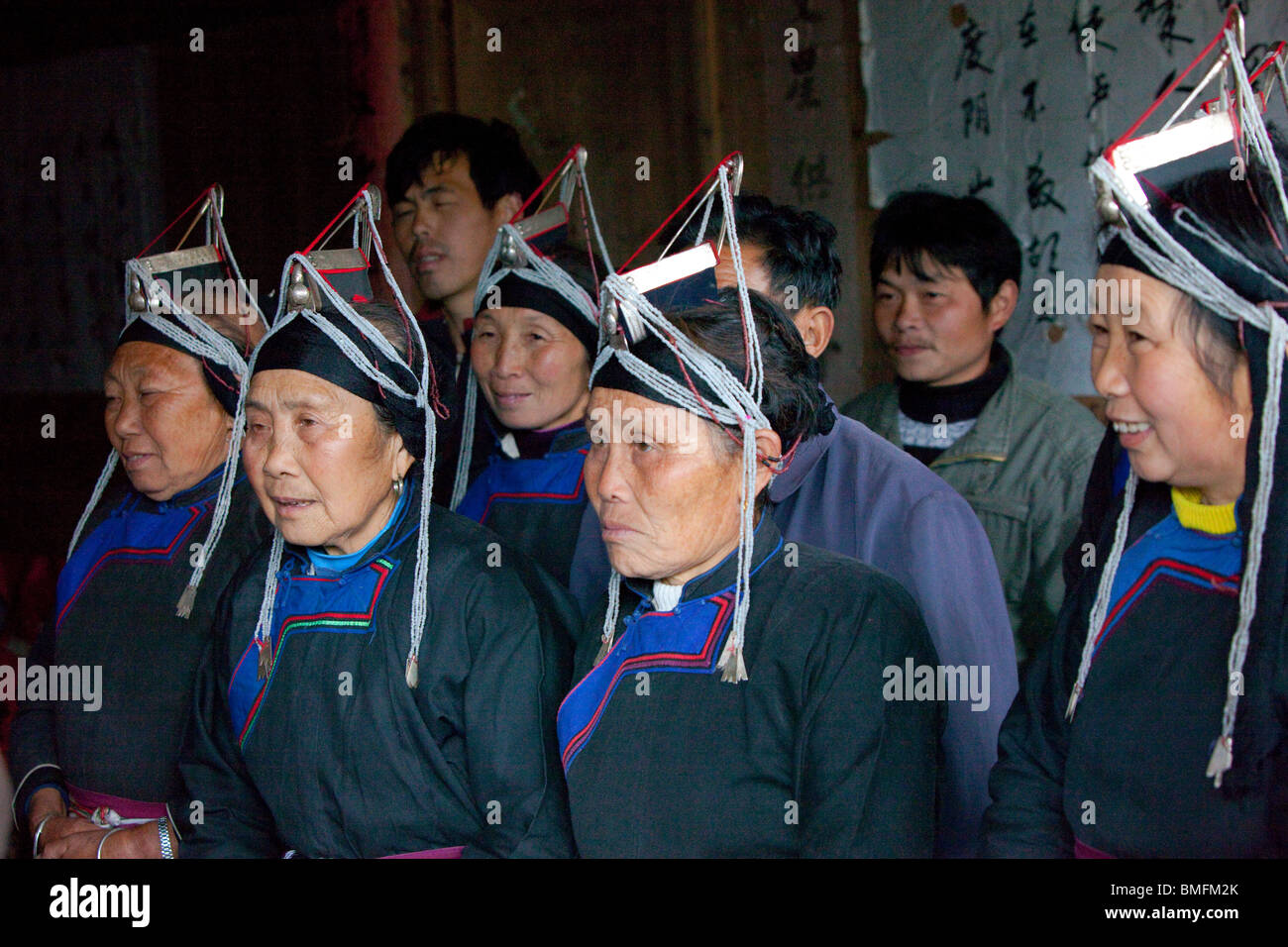 Elle les femmes en costume traditionnel, Banling, Zhengkeng, Jingning comté autonome elle, Hangzhou, Zhejiang, Chine Banque D'Images