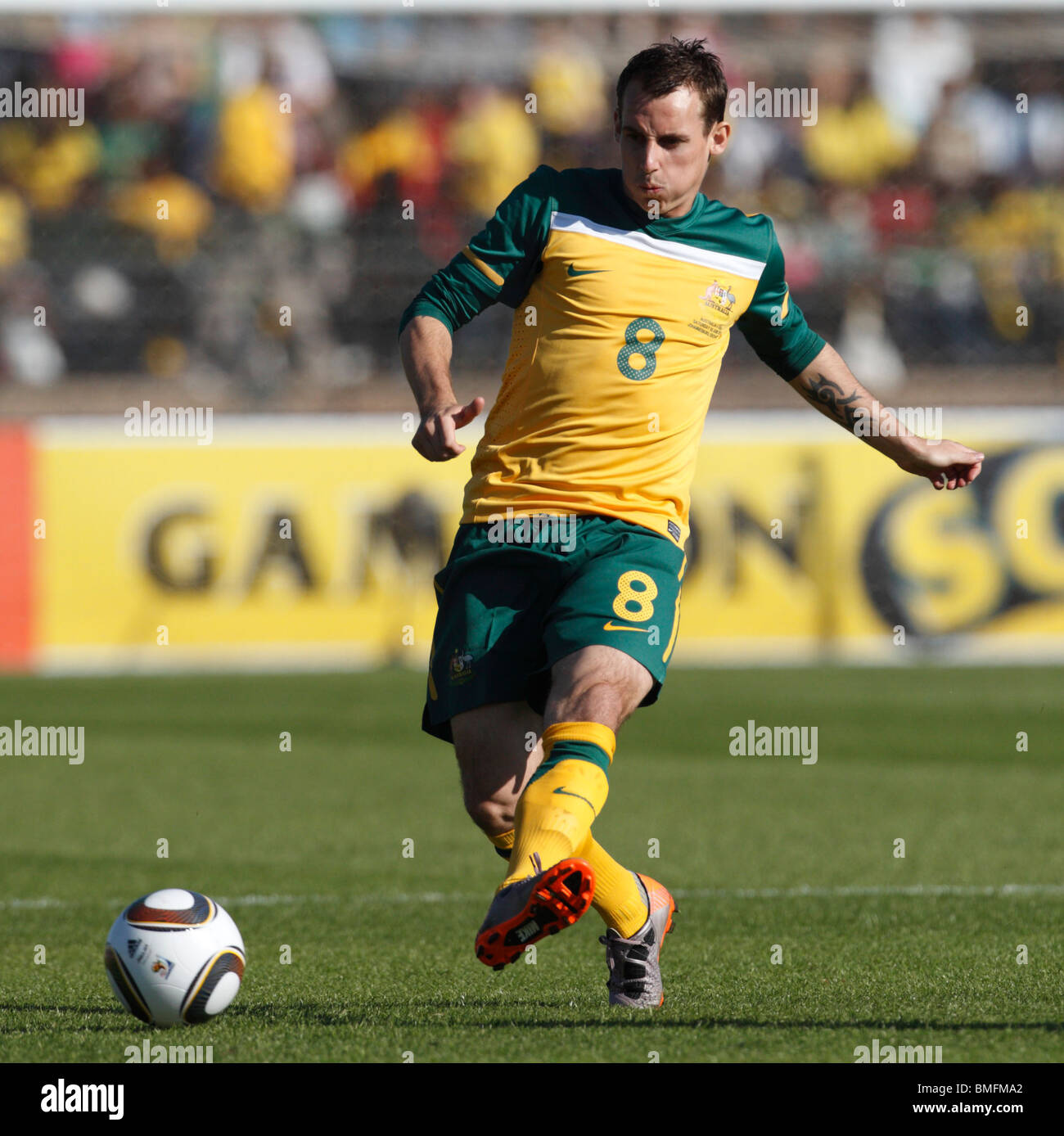 Luke Wilkshire de l'Australie passe le ballon lors d'un match amical contre le football international USA avant 2010, World Cu Banque D'Images