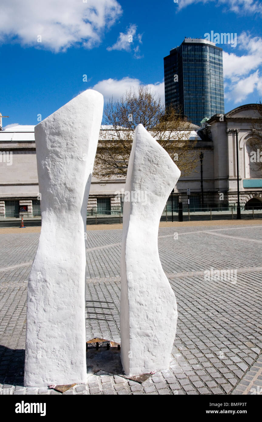 Deux chiffres par Lana Locke sur l'Rootstein Hopkins Parade Ground, Millbank, Londres Banque D'Images