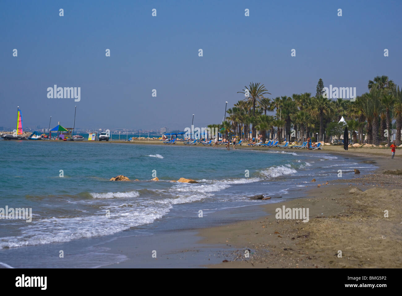 Plage de la baie de Larnaka, Oroklini, à la ville de Larnaka, Chypre, Banque D'Images