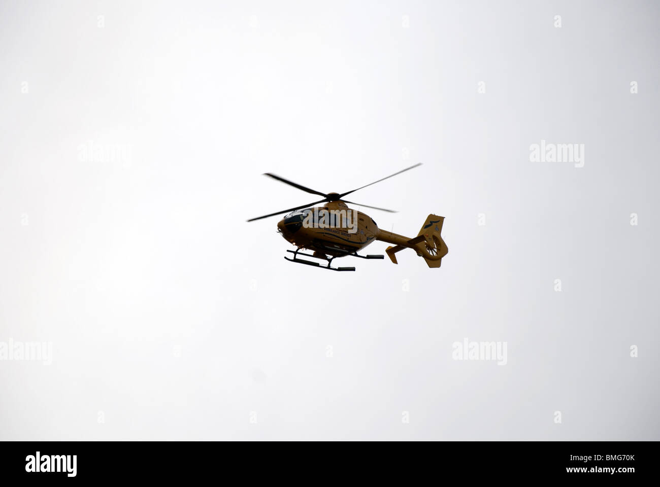 Helimed Airborne au-dessus de terrain de sport Dunoon Dunoon Cowal ARGYLL & BUTE Ecosse Banque D'Images