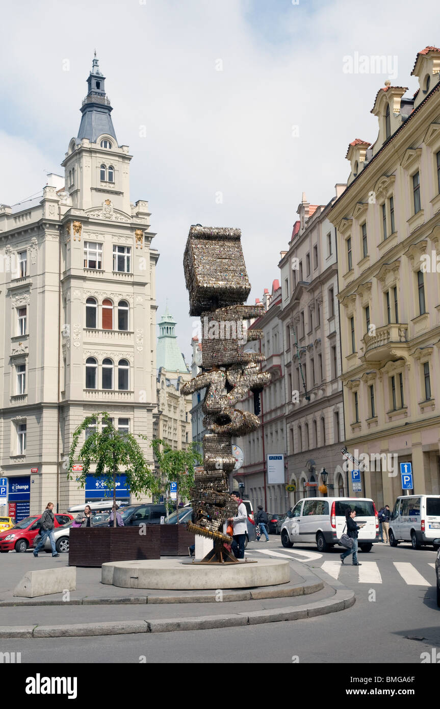 La clé Sculpture de Prague, Place Franz Kafka, Prague, République Tchèque Banque D'Images