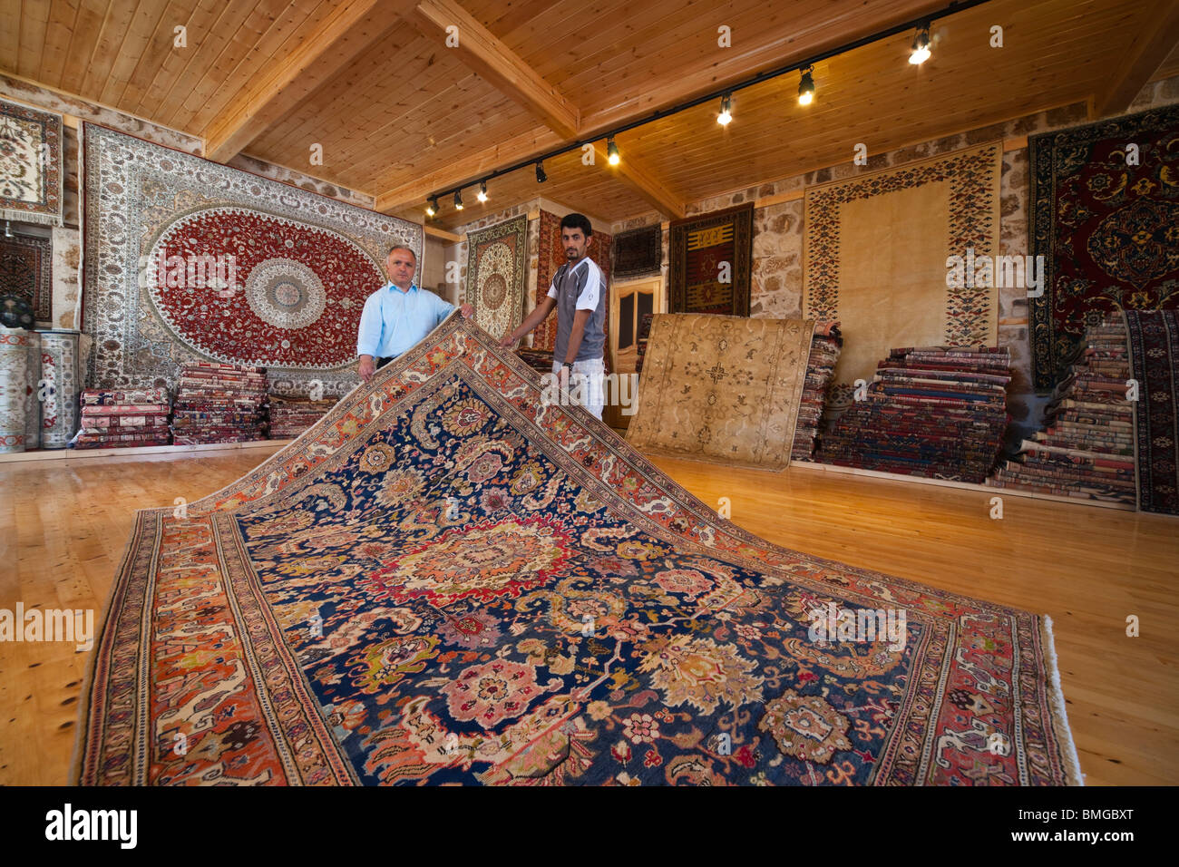 Turquie Antalya - une exposition de tapis d'affaires local appartenant à M.  Foi Ozbay Photo Stock - Alamy