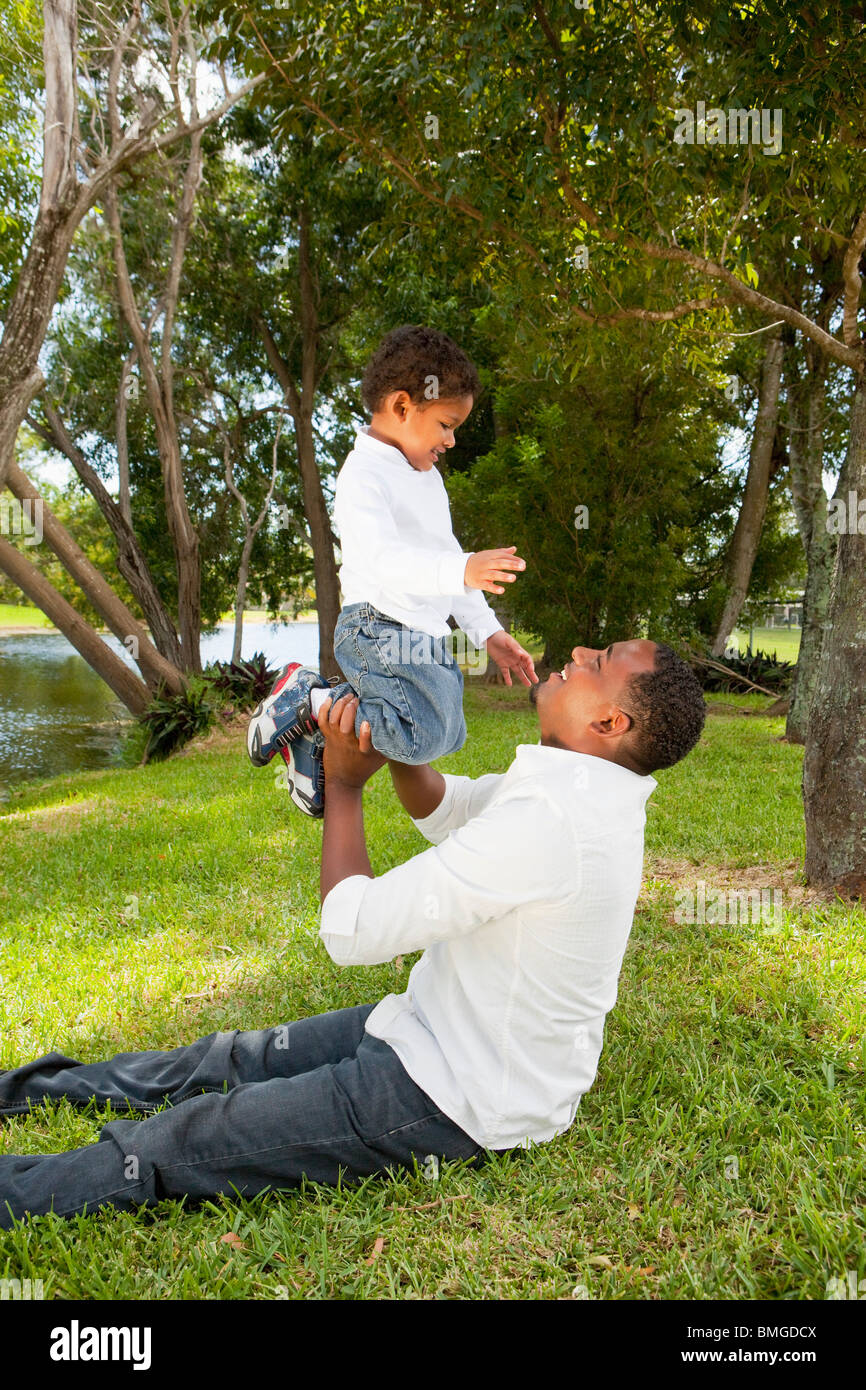 Fort Lauderdale, Floride, États-Unis d'Amérique ; un Père jouant avec son fils Banque D'Images